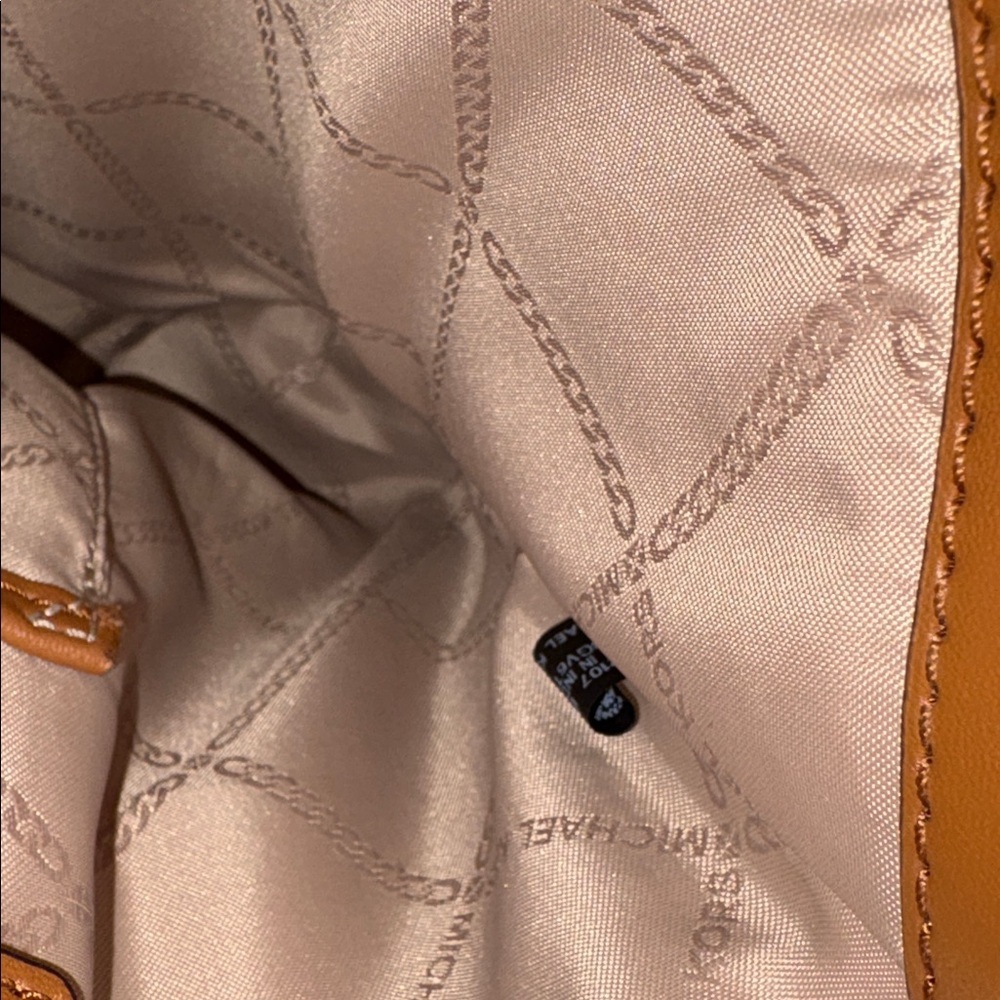 Michael Kors Jet Set Large Shoulder Bag - Picture 9 of 16